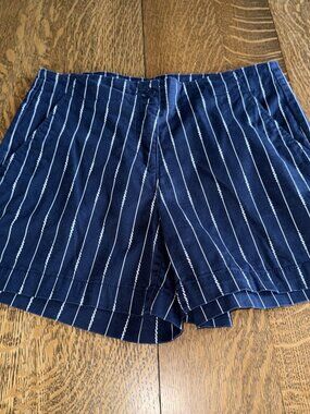 Nautica Women’s Navy With White Stripe Nautical Shorts 98% Cotton Size 8